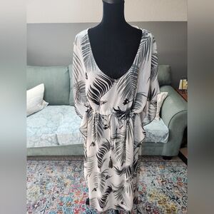 Black and White Leaf Print Beach Coverup / Kaftan Size Large Good Condition